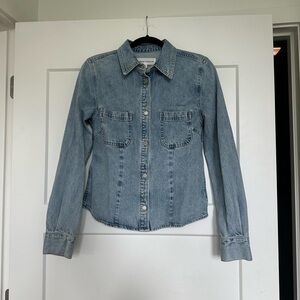 NWOT Aritzia Denim Forum The 90’s Sculpt Denim Shirt - Light Wash - SOLD OUT